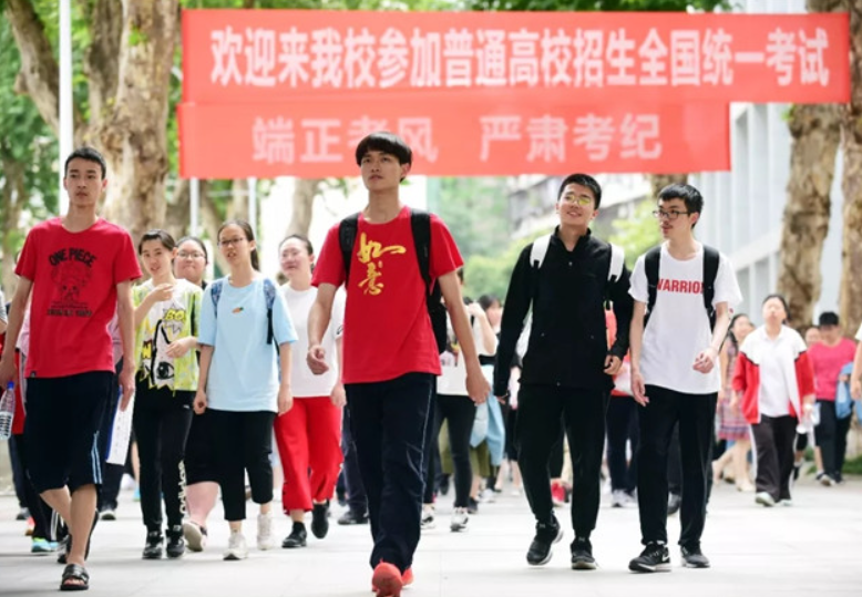 山东省VS河南省，同属高考大省，为何前者超8成学生“家里蹲？”