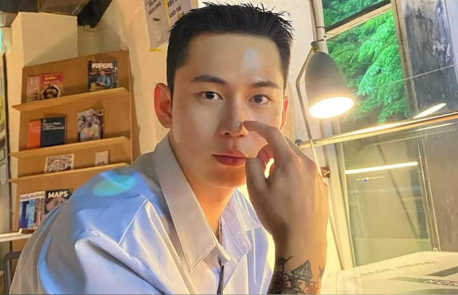 别再烫摩根碎盖了，伤发难打理，现在流行“服帖烫”，阳光又帅气