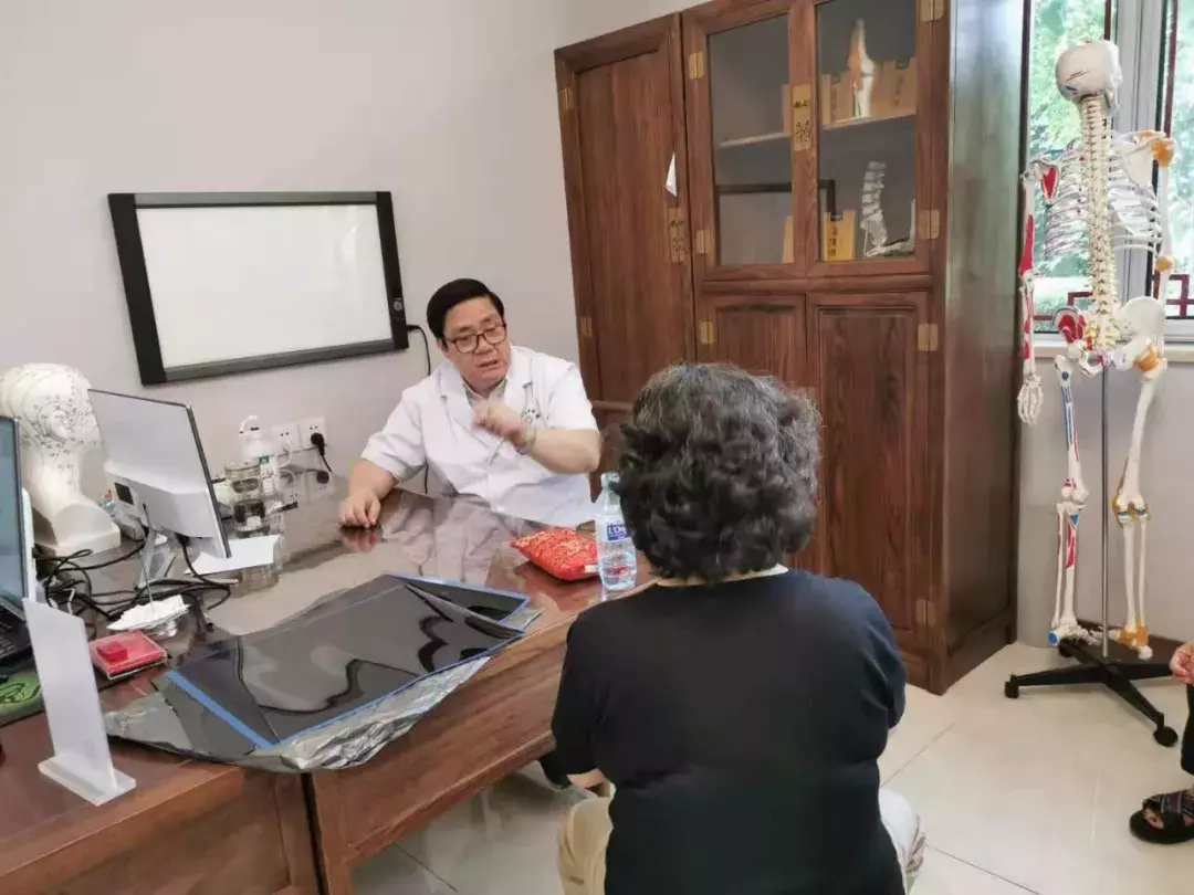 案例:轻度拇外翻不治疗,拖延20年成重度,疼痛难忍才来手术