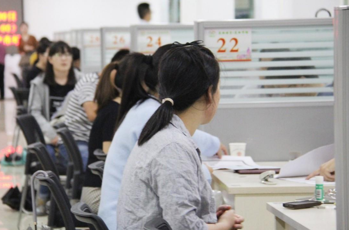 大学生父亲“犯错”，公务员政审被刷，看来真的是很严格的