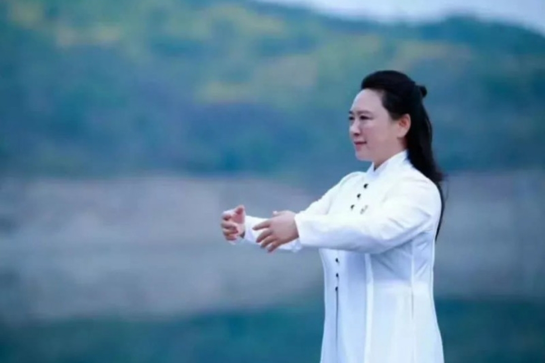 促进微循环，让经络畅通无阻。再说“站桩”重要的事情说“三遍”