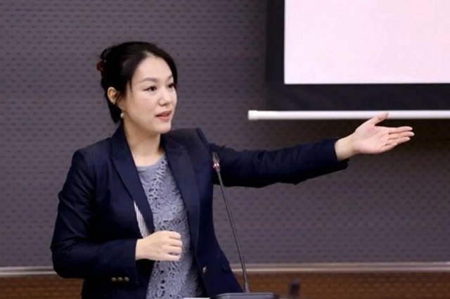 北大美女教授史蛟：颜值出众学识渊博，34岁未婚学生都急了