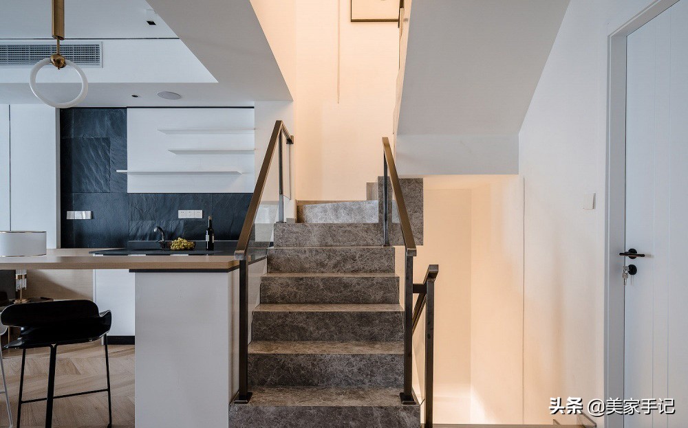 上海夫妇200㎡的叠墅，光一个客厅就把我迷住，家居氛围太治愈
