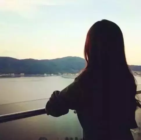 中国网络直播用户超4亿,看直播的人是谁?给主播刷礼物的人是谁?他们为什么愿意给主播花钱?