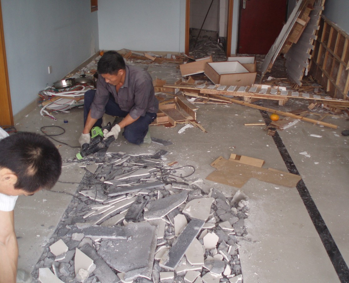 瓷砖拉毛是什么意思？家庭装修时，要提醒工人在这三个地方做拉毛