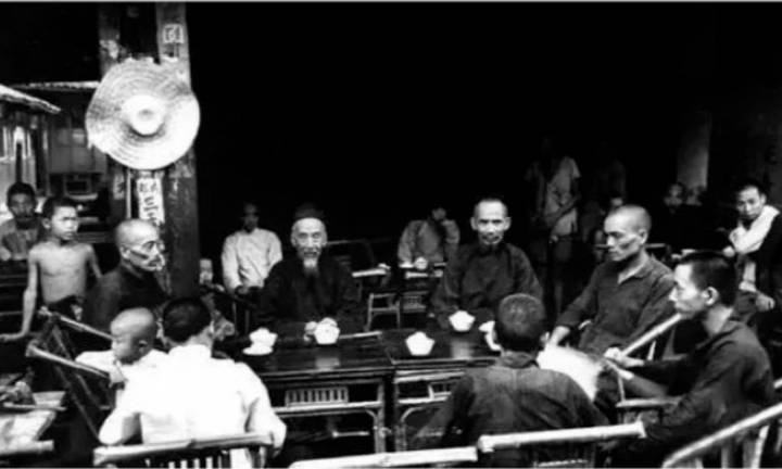 国军副师长被俘虏，却要求看守即刻放人：党中央能够证明我身份