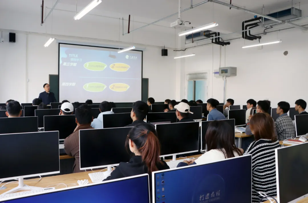 河南艺术职业学院领导到文化与科技产业学院视察