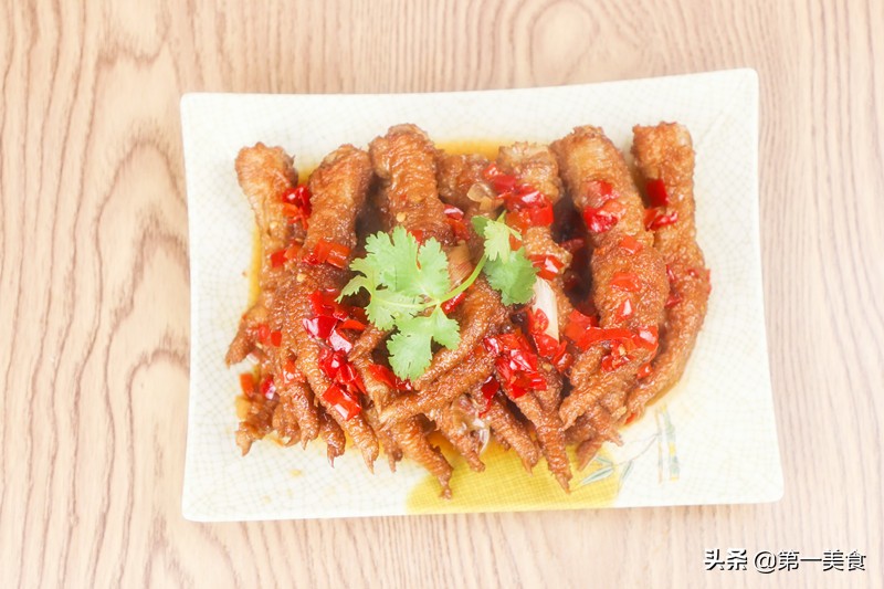 虎皮鸡爪这样做，个个起虎皮，个个酥烂脱骨，好吃到舔手指