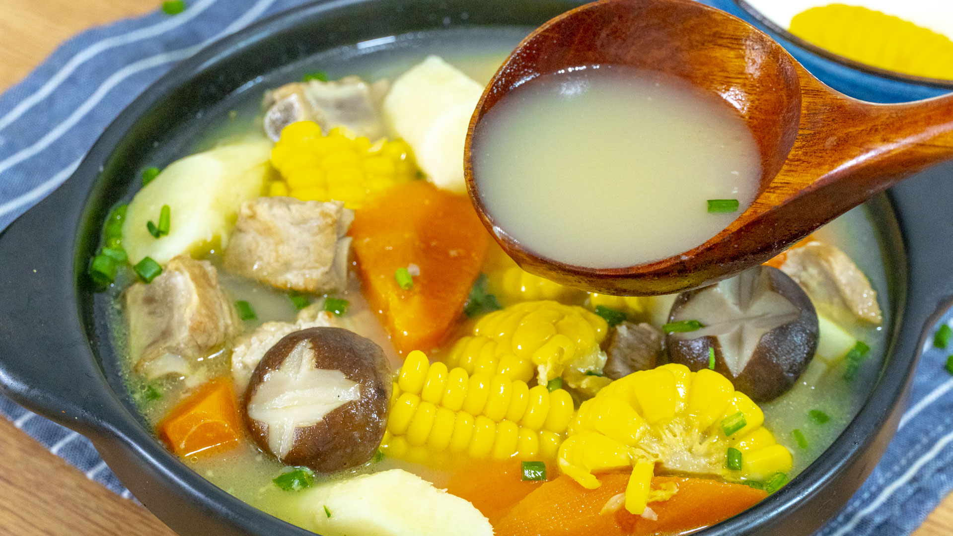 秋冬干燥寒冷，女人要多吃6种食材，补水又驱寒，面如桃花显年轻