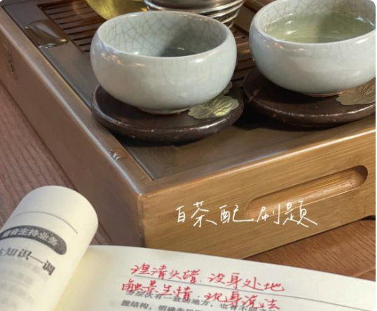 中国传媒大学的校花冯琳，在网上晒出学习笔记，让人耳目一新