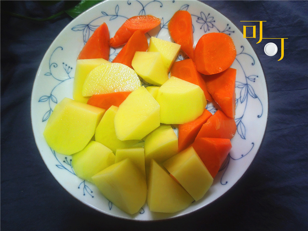 用沙茶酱炖一锅牛肉，鲜香下饭，广东、闽南人特别喜爱