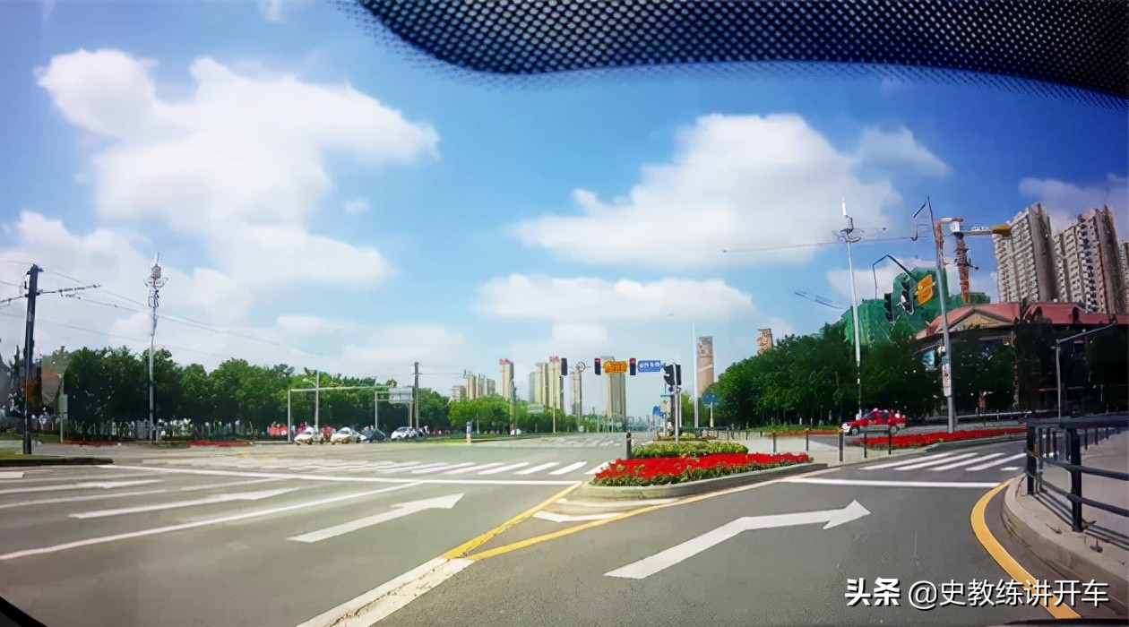 三种不同路况下，新手司机右转弯，如何判断打轮时机？