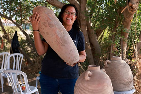 以色列出土1500年东罗马帝国最大葡萄酒厂