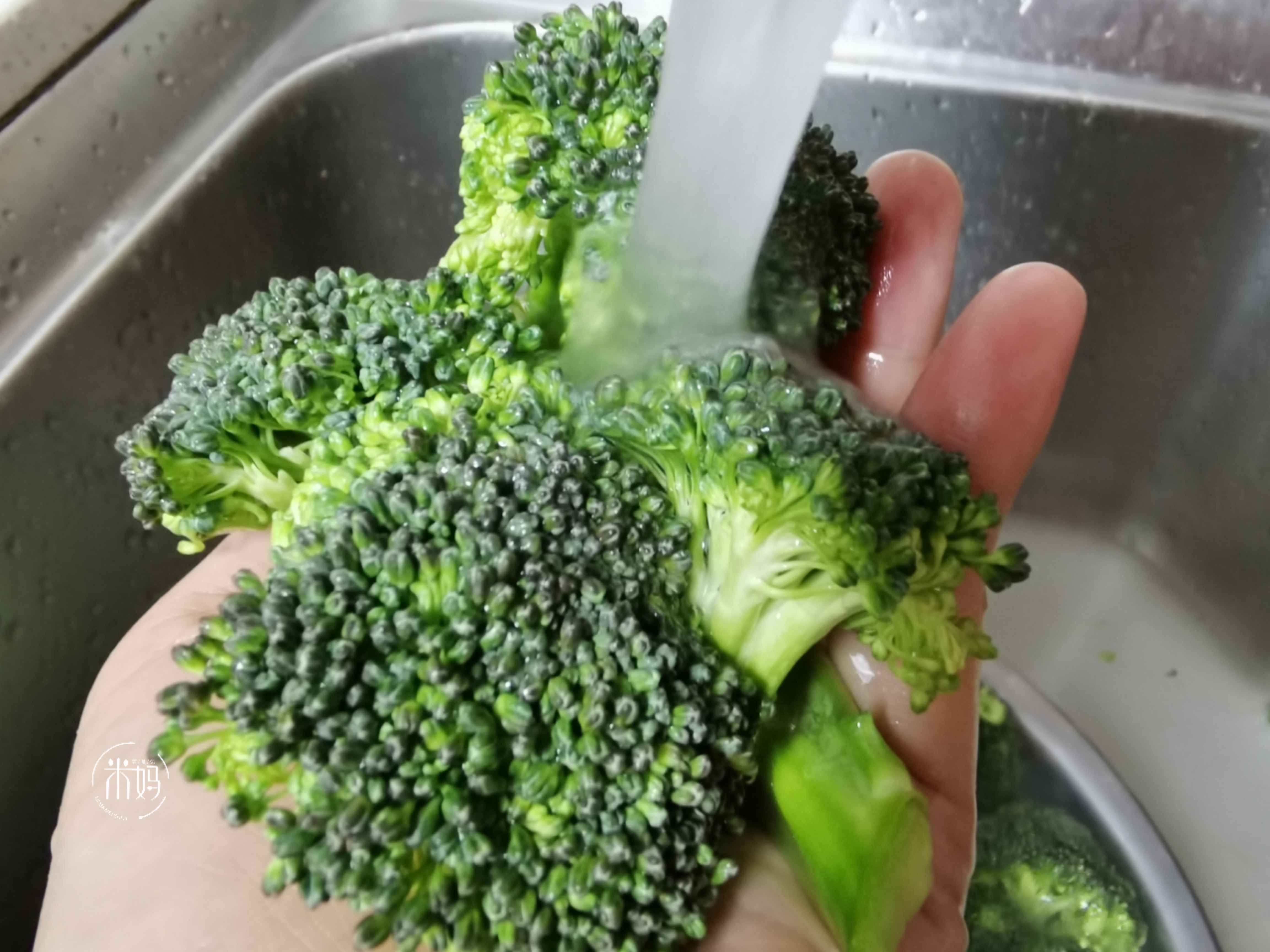 西兰花好吃不好洗？教你3个小妙招，虫卵污垢自动跑出来
