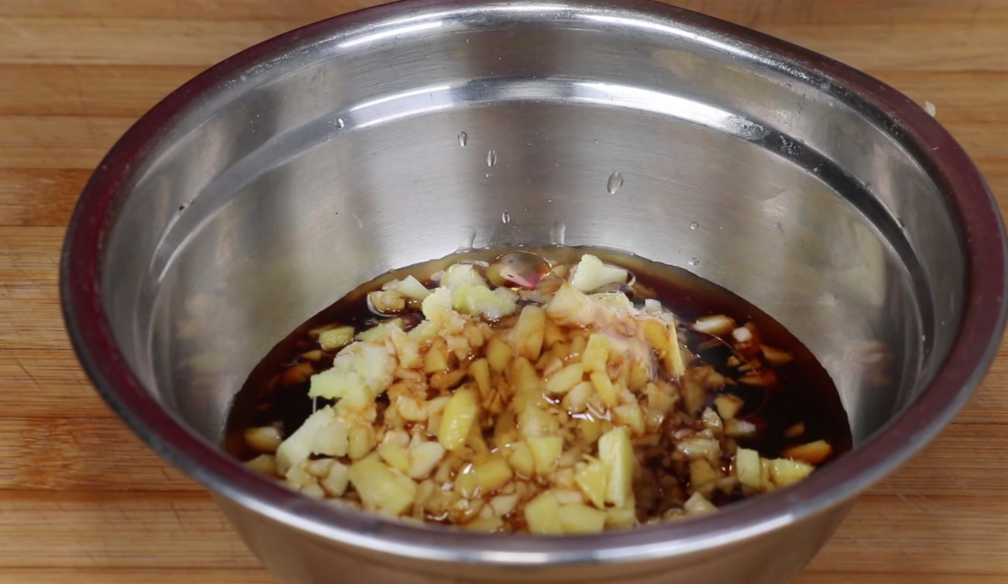 胡萝卜上锅蒸一蒸，是我家过年必做压轴菜，每年这道菜都先光盘