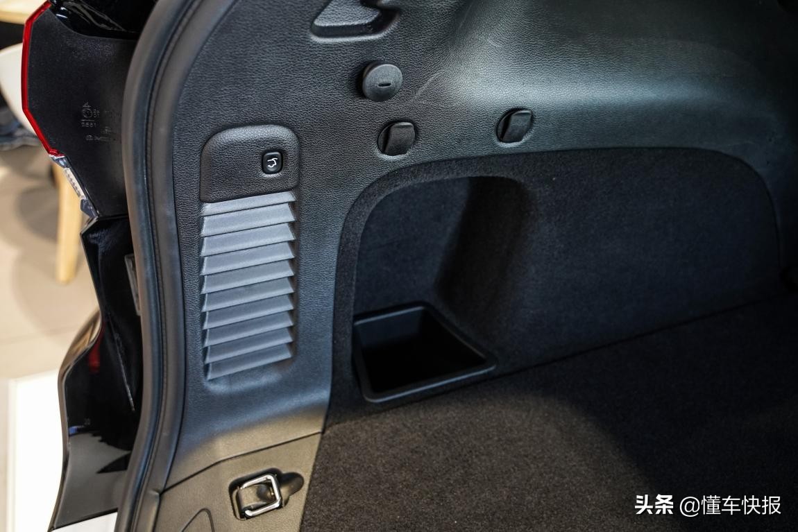 懂车探店：专业四驱搭配V6动力，40万即可入手进口Jeep大切诺基？
