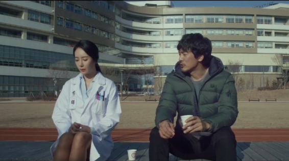 一部韩国限制级悬疑电影，医者仁心的背后，却是如此的不堪入目