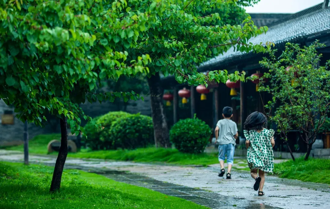 古城的雨 | 碧波画舫听雨眠，风止雨霁踏秋来