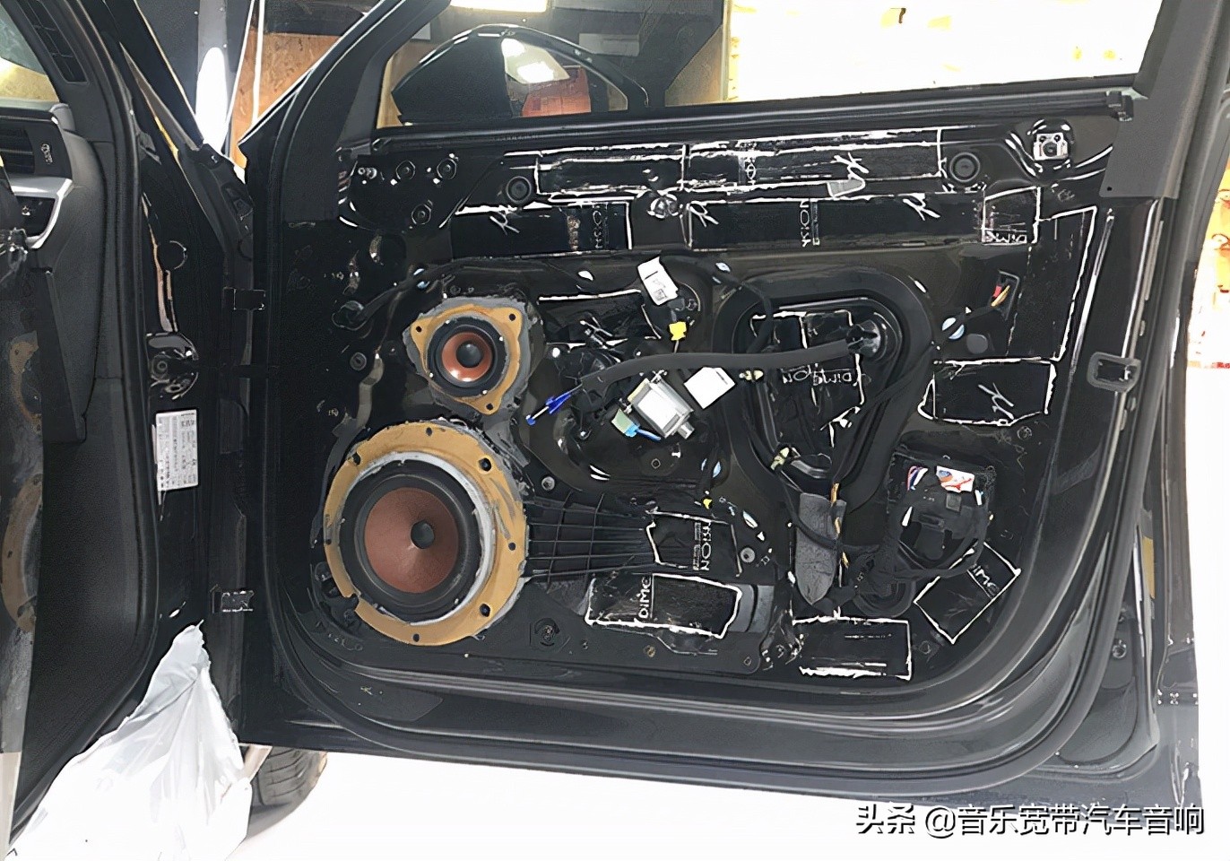 新款奥迪A6改装日本PHASS妃仕三分频 享受羊毛盘喇叭纯净的声音
