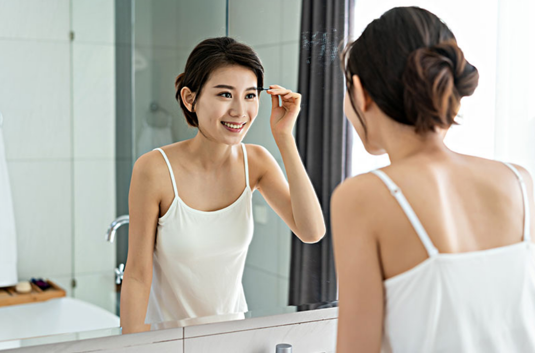 人在镜子里看到的自己,会比真实的自己好看30%,是不是真的?