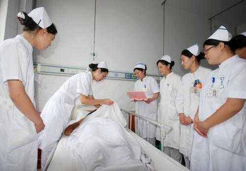 四川大学附设华西卫生学校怎么样_和医科技校相比谁更好？