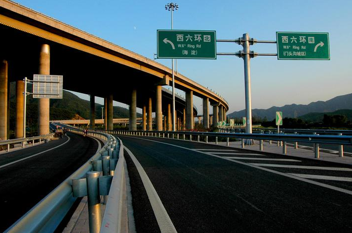 六环外的北京：每天通勤都像春运，孤独迷茫依然向阳