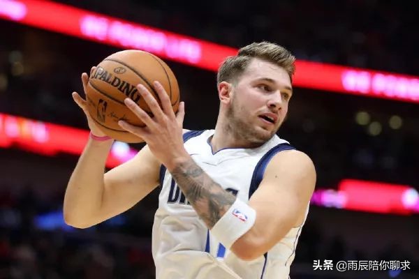 nba球员为什么扣钱(NBA球员减薪25%，在家被扣钱，有网友说减薪是中国害的，良心何在)