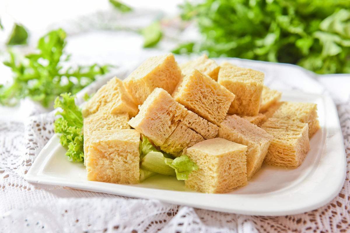 冻豆腐怎么做才好吃？多加这两步，蜂窝大口感好，吃着还筋道