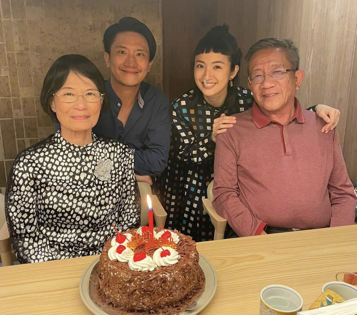 林依晨39岁生日晒女儿萌照，小公主发量浓密，郑元畅留言送祝福