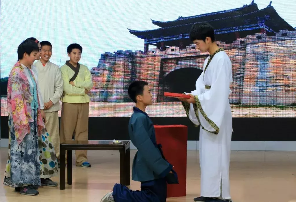 被骂惨的中式教育，正在改变英国孩子的命运