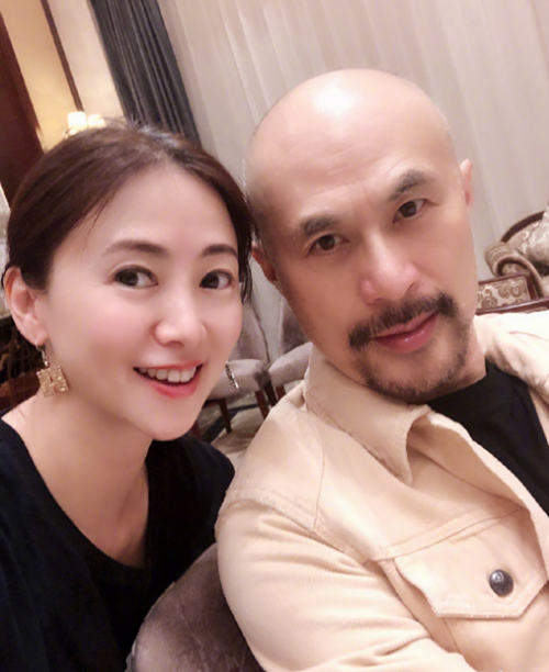 徐锦江老婆为啥是光头长发照片 徐锦江和太太恋爱史蚂蚁是干嘛的