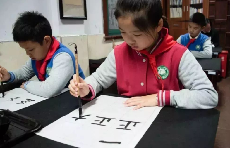 中小学延时服务落地后，新学期作息时间表曝光，家长却不淡定了