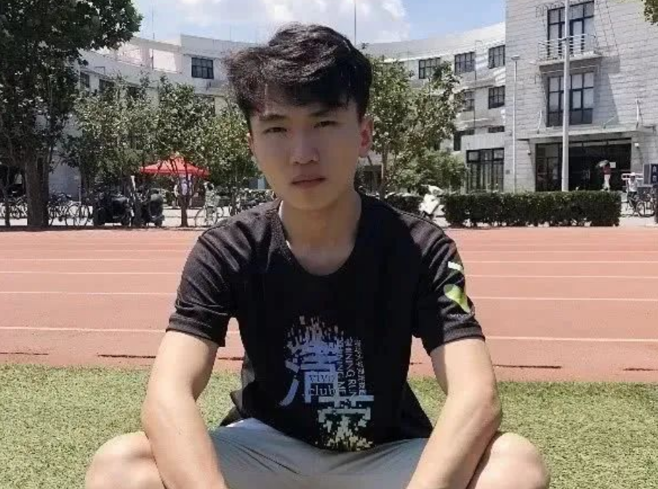 寒门难出贵子？湖南男孩674分上清华，采访中痛哭，父亲不容易