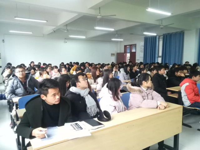 大一挂科和大三挂科，哪个后果更严重？实际差距不是一星半点