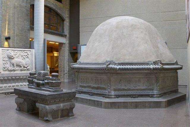 加拿大祖大寿墓草民曰:"一个心里只有家族,只有自身荣华富贵的人,完全