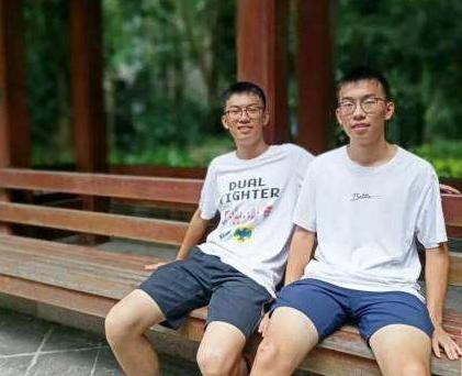 真·心灵相通！00后双胞胎同分考清华，连专业都一样