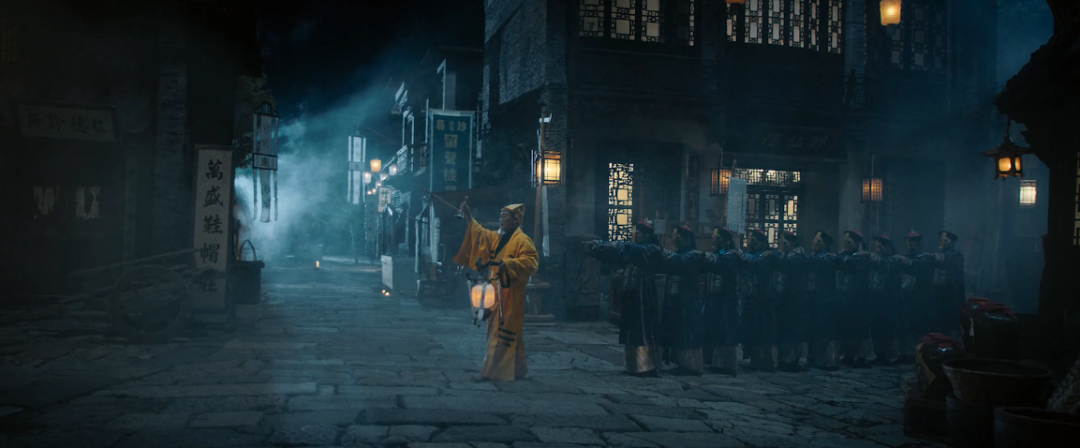 中元节时分,湄洲镇雾气弥漫僵尸横行,英叔豪哥带领弟子大战法师,保护