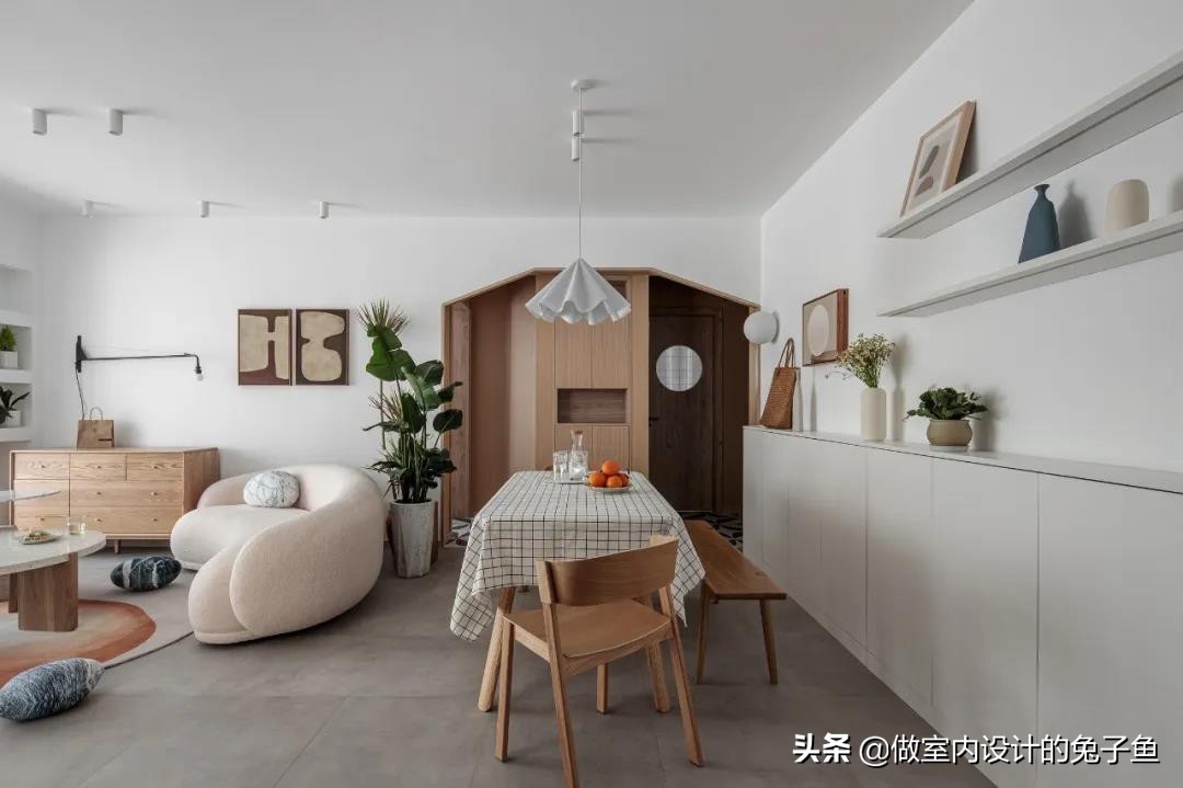年轻夫妻的80㎡两居室，因“圆形”布置而走红，不要电墙太香了
