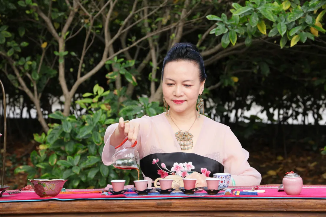 传承非遗 传递大美 | 她的身影出现在纽约时代广场的大屏幕上