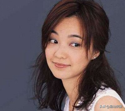 早年因为工作原因,和区丁玉相恋,后因为陈慧娴远赴美国而分手.