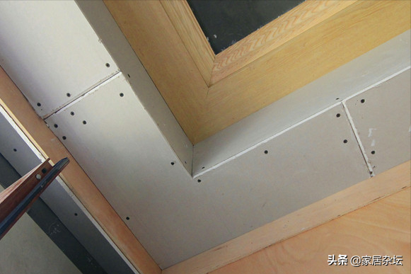 石膏板吊顶下垂和开裂的原因有哪些？怎么处理？怎么预防？