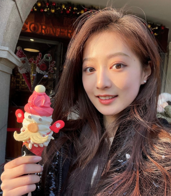 中国传媒大学的校花冯琳，在网上晒出学习笔记，让人耳目一新