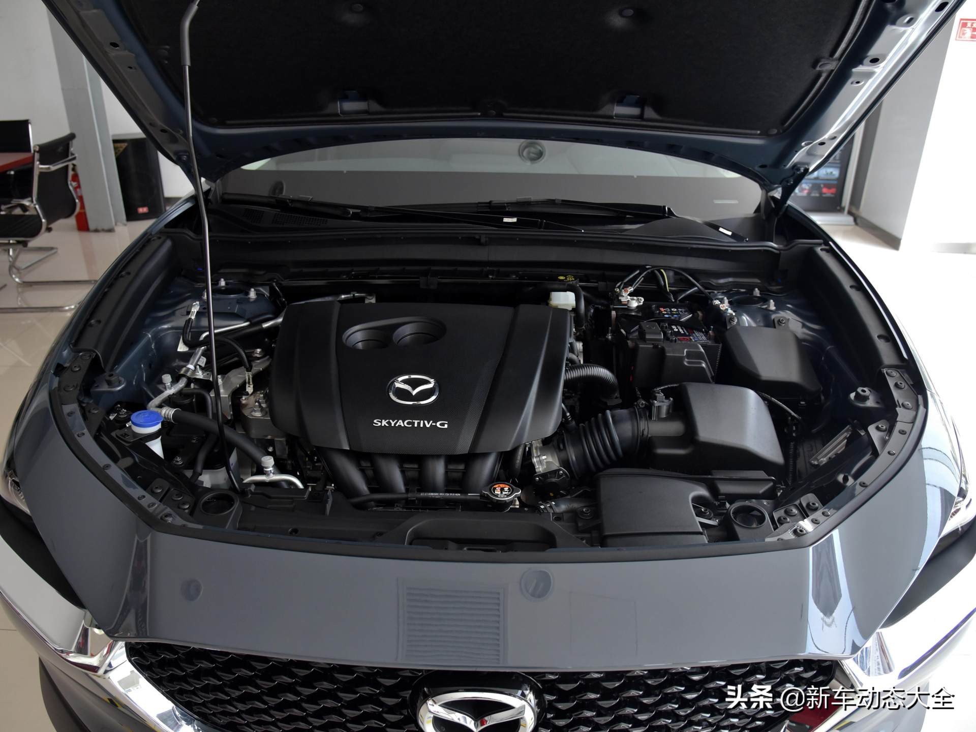 2.0L自吸6AT自动挡，稳定线性又耐用的日系SUV，实拍马自达CX-30