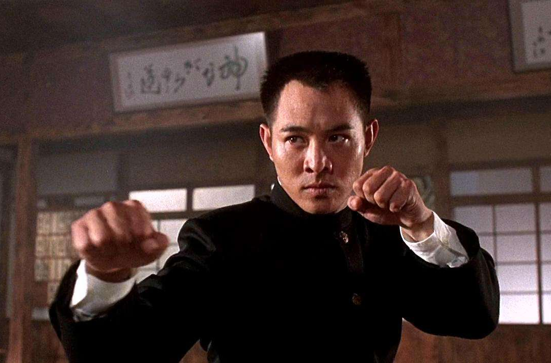 感觉李连杰在电影中讲的那些话,倒是和李小龙的功夫哲学很相似,不知道