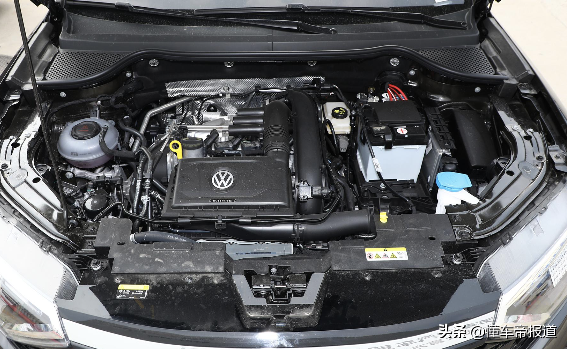 新车 </p><p>　　 售价12.68万元起，一汽-大众捷达VS7黑锋版到店，车身黑化