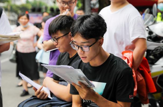 2021年高考语文落幕，各地高考作文出炉，哪个省份作文难度大？