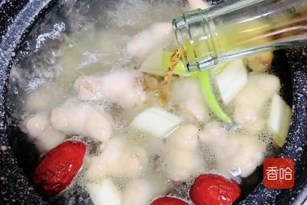 它被誉为“千果之王”，蛋白质是苹果的21倍，9月吃正当季