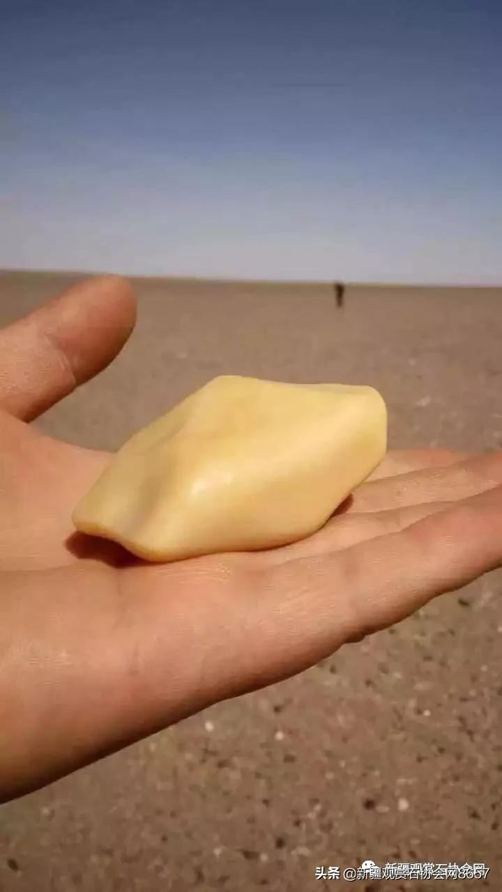 新疆戈壁精灵蛋白石