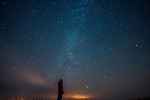 等一个人，陪我一起看流星雨