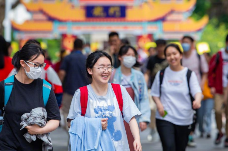 高考最强低分捡漏王，407分捡漏厦门大学，被“天价”学费劝退